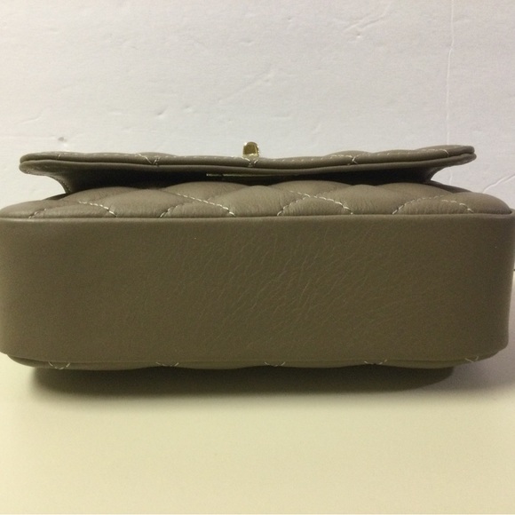 NWT Roberta Rossi Diamond Quilted Leather Crossbody - Picture 3 of 12